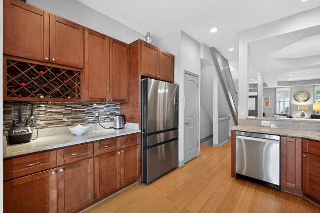 Building Photo - 928 Ingraham St NW
