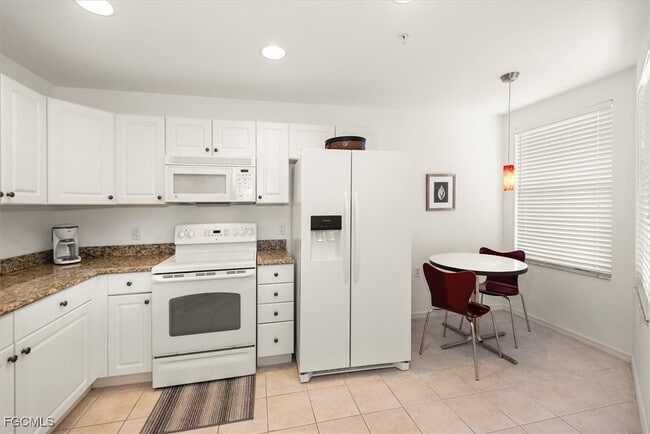 Building Photo - 12120 Summergate Cir