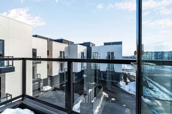 Building Photo - 200 Ocean Ave N