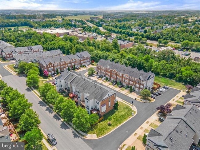 Building Photo - 43220 Becontree Terrace