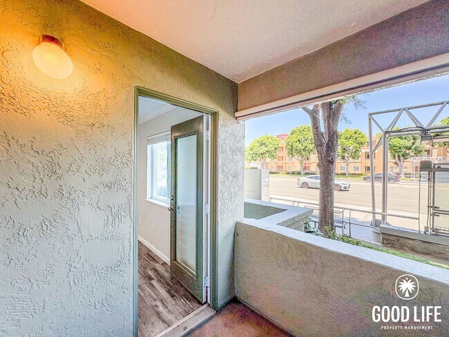 Building Photo - SD: 2BD/2BA Condo in UTC with Reserved Parking, Covered Balcony & In-Unit Laundry