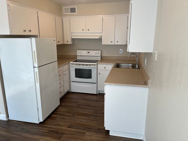 Building Photo - 4875 Manzanita Ave