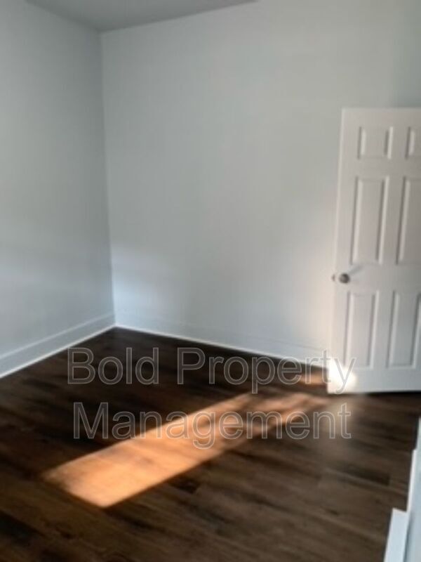 Building Photo - 910 Walnut St