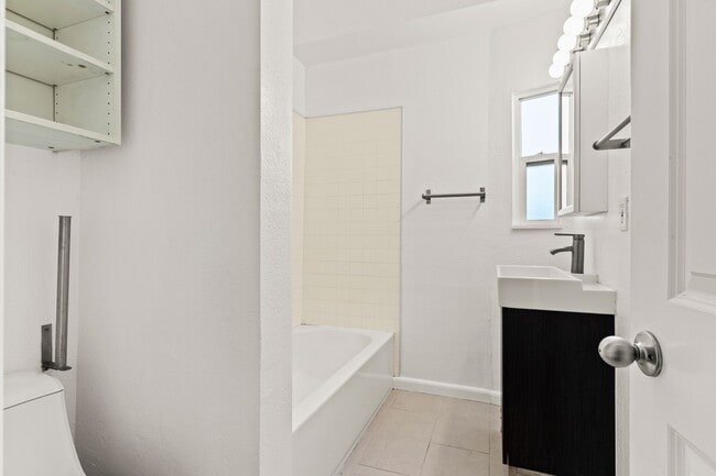 Building Photo - Fully Renovated 2-Bedroom in West Oakland McClymonds Neighborhood