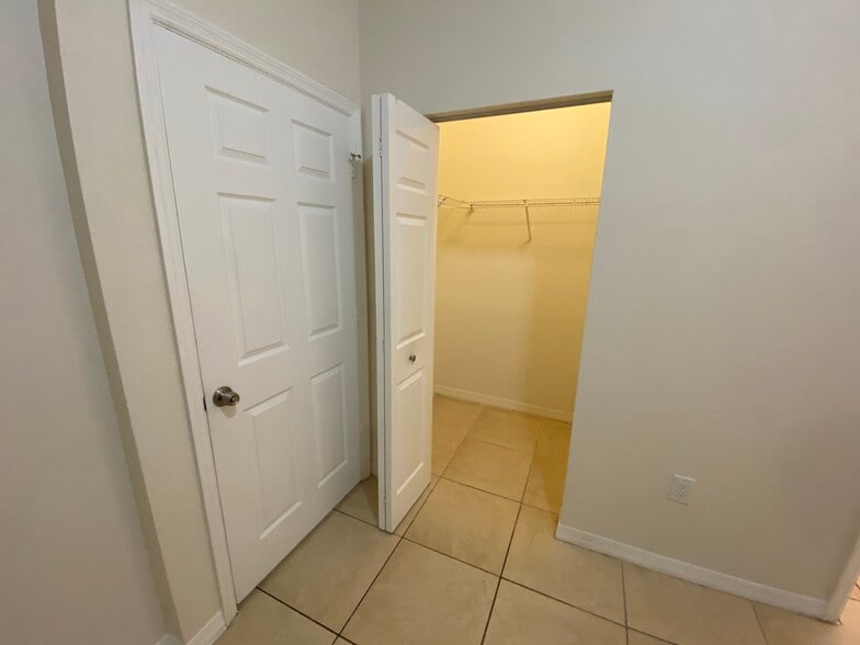 Building Photo - 3874 SW 48th Ave