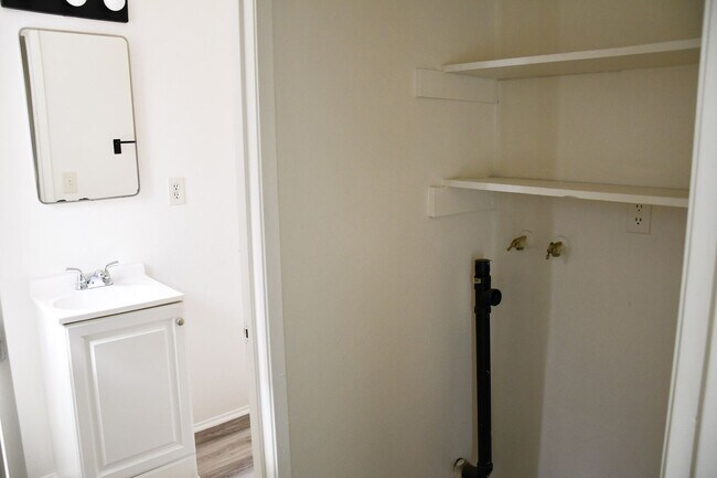 Building Photo - 733 S Fondren St