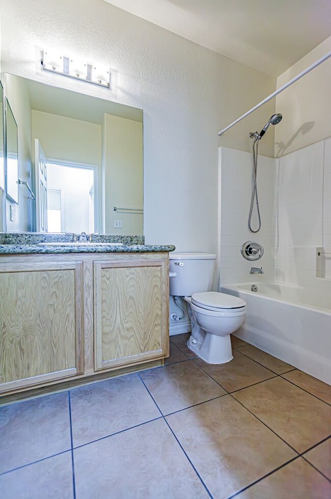 Building Photo - 1 Story home with 3 Bedrooms