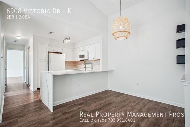 Building Photo - 6908 Victoria Dr