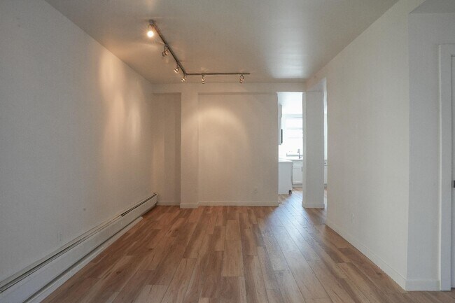 Building Photo - 960 Sherman St