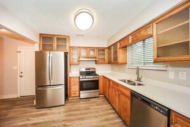 Building Photo - 9453 Forest Knoll Dr