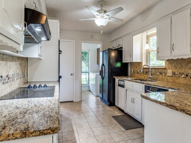 Building Photo - 207 Hemlock Dr