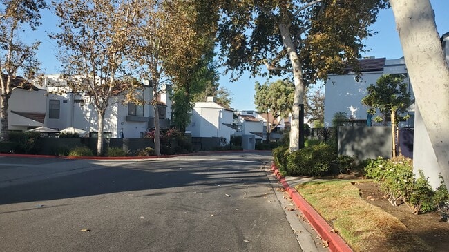 Building Photo - 2429 Chandler Ave
