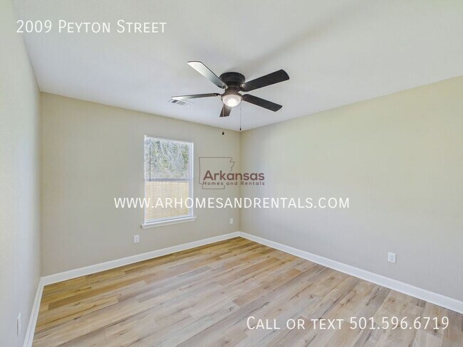 Building Photo - 2009 Peyton St