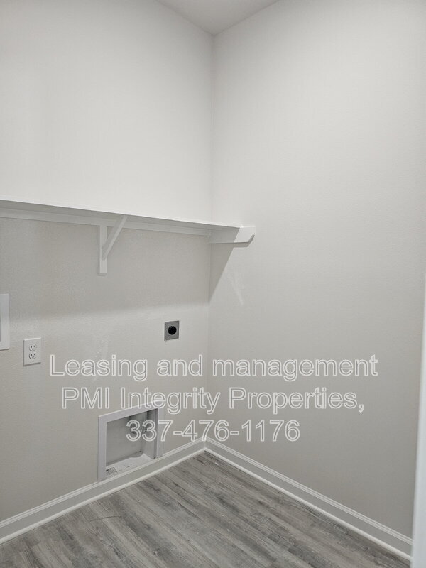 Building Photo - 932 Renova Dr