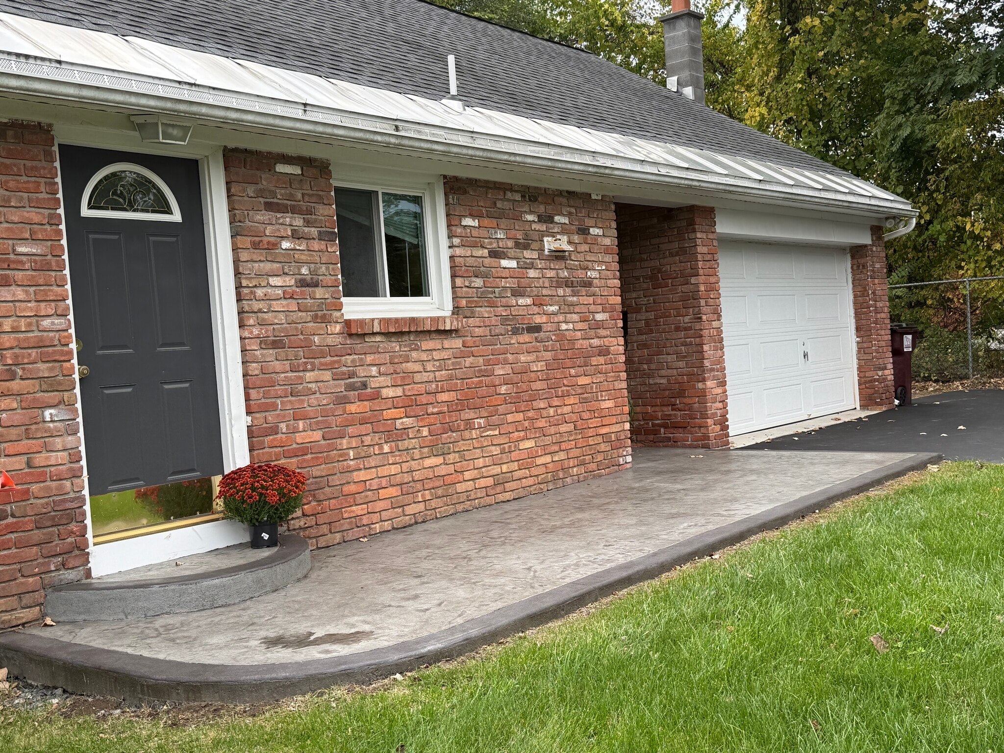 Situated on low traffic dead end street in single family neighborhood! - 26 Patricia Ln