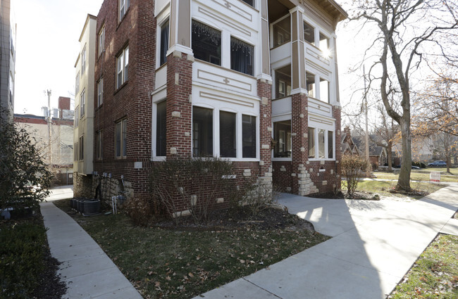 Building Photo - Wyandotte Apartments