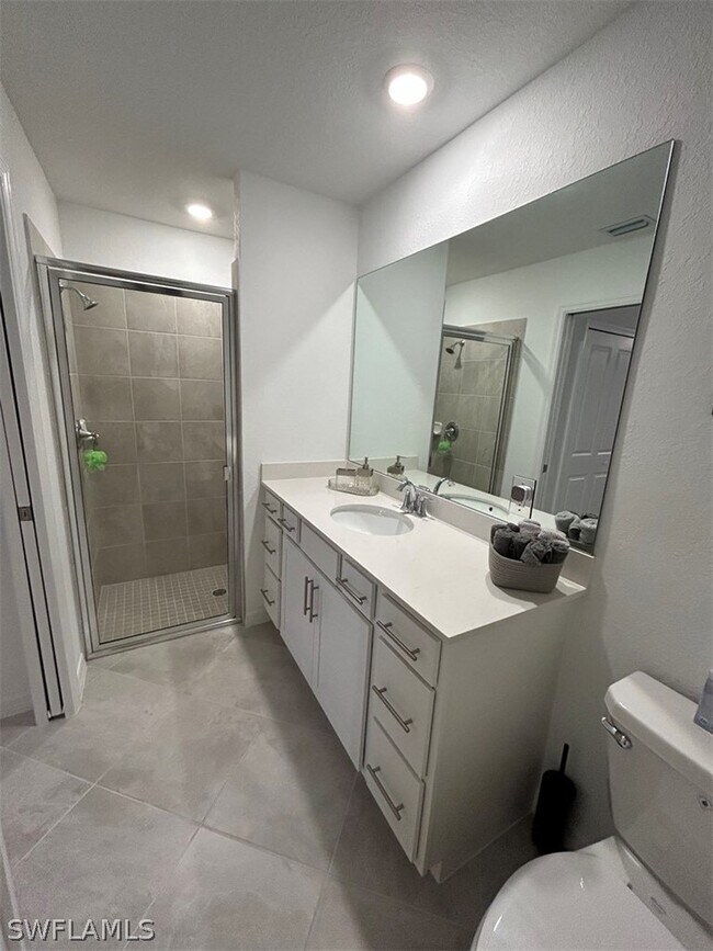 Building Photo - 15375 Grn Acrs Ave