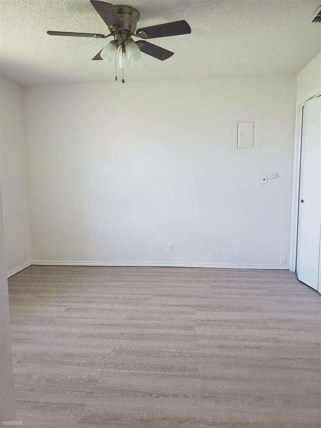 Building Photo - 2 br, 2 bath  - Royal Palms Apartments # 16