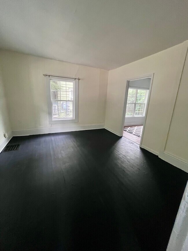 Building Photo - Newly Renovated Single Family Home!