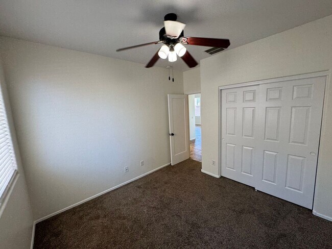 Building Photo - 4133 E Cherry Hills Dr