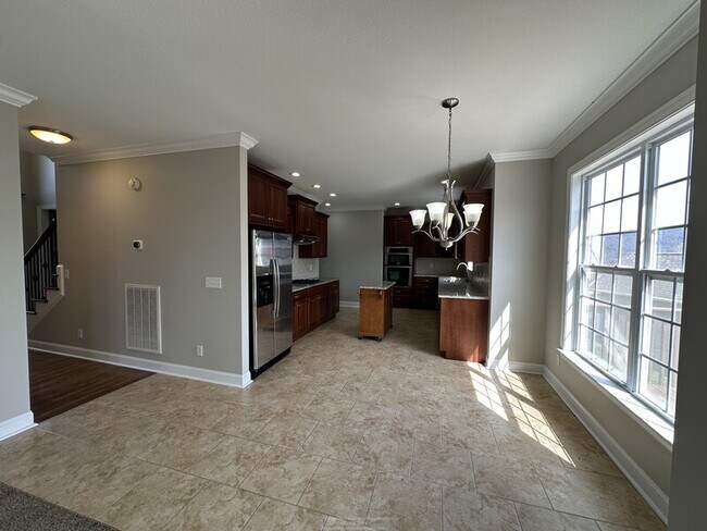 Building Photo - 5511 Ginkgo Rd