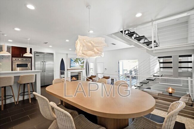 Building Photo - 9842 Portola Dr