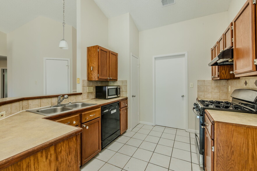 Building Photo - 1802 Verbena Way
