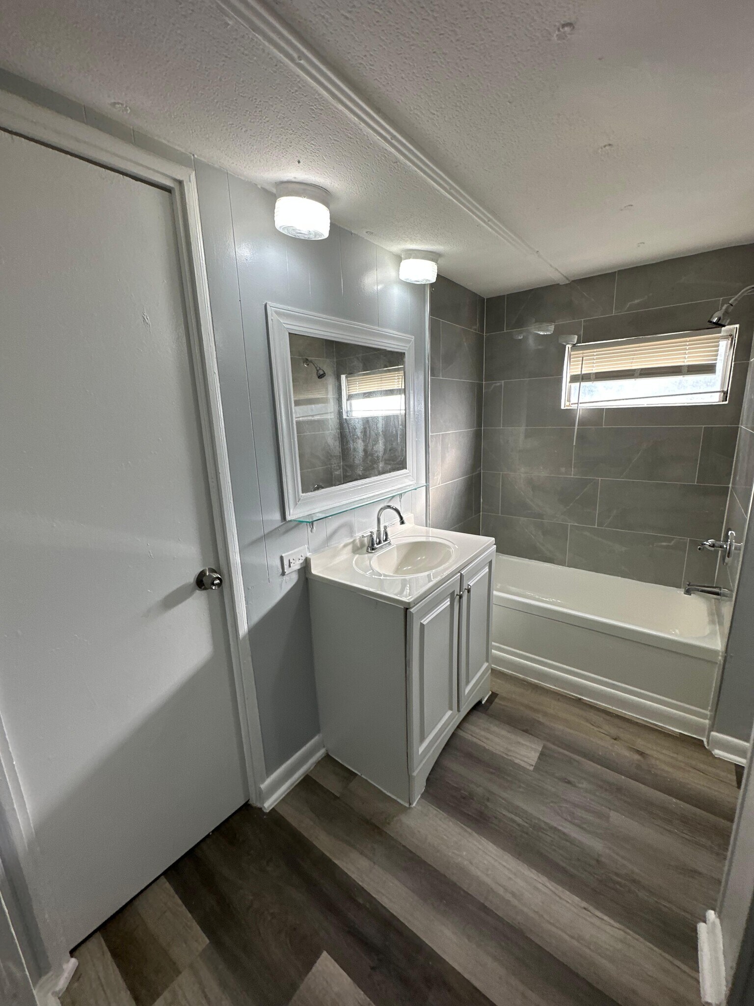 Building Photo - 7663 Bentwillow Dr