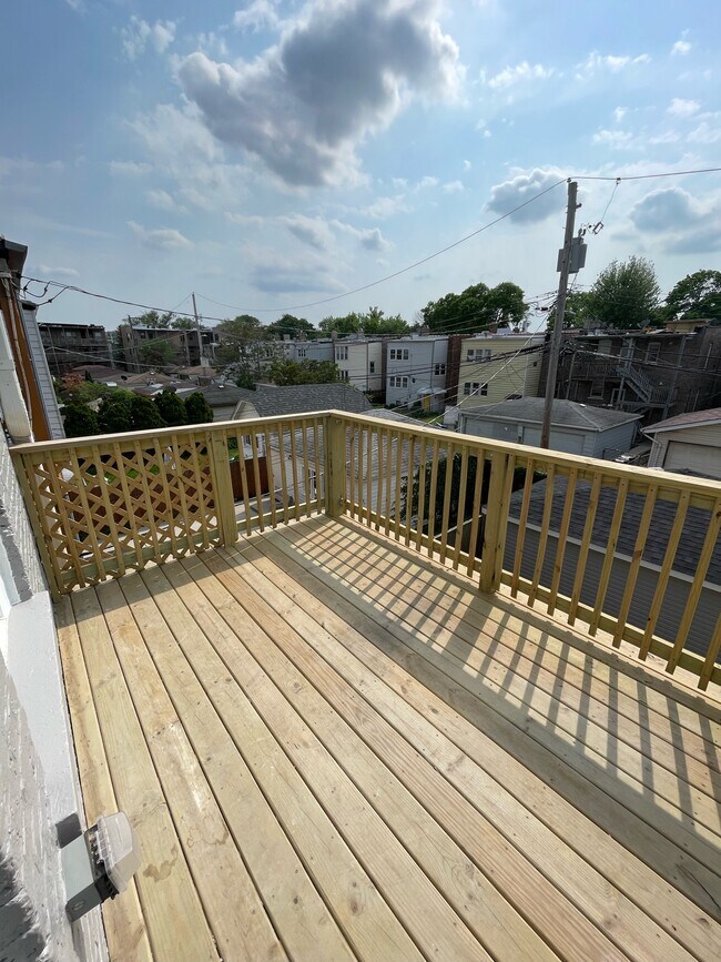 Building Photo - 3436 N Springfield Ave