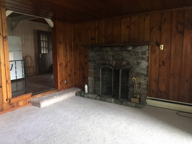 Building Photo - 22 Saumur Ln