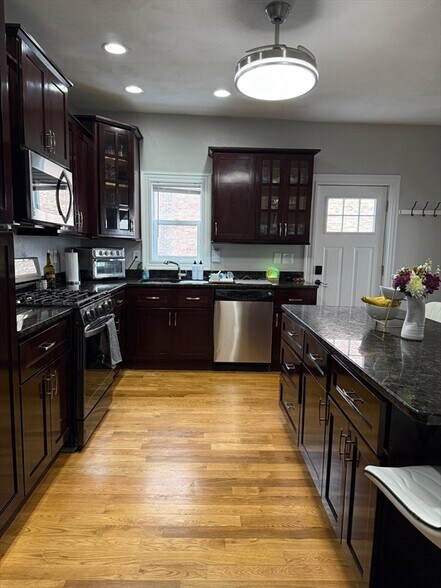 Primary Photo - 273 Dorchester St