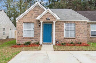 Building Photo - Renovated 2 bedroom Unit