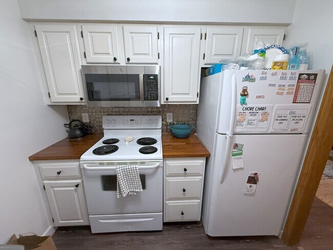 Building Photo - 1327/9 Bowen Ct.