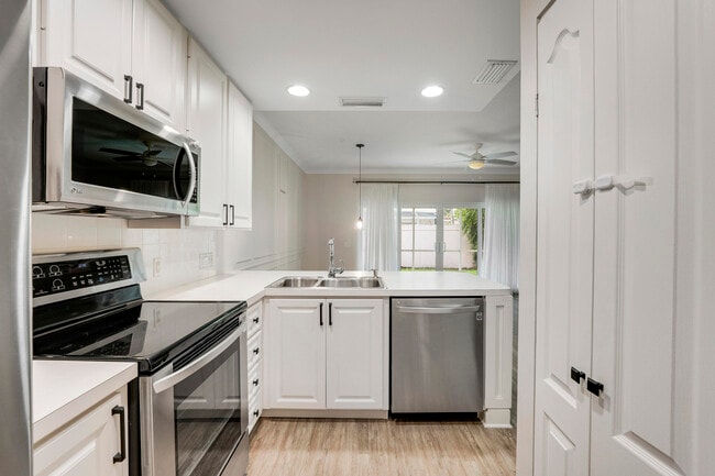 Building Photo - 2052 Tarpon Lake Way