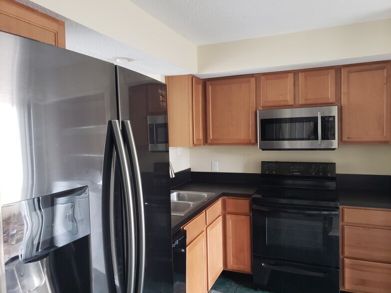 Building Photo - 7859 La Sierra Ct