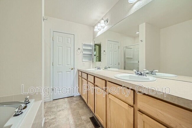 Building Photo - 679 Snowberry St