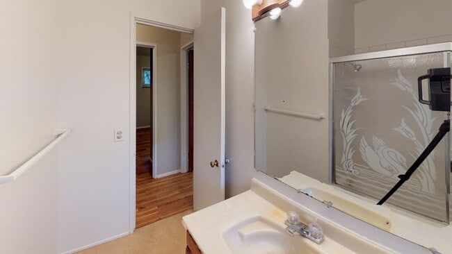 Building Photo - Multnomah Village - Single Level, Large Ya...