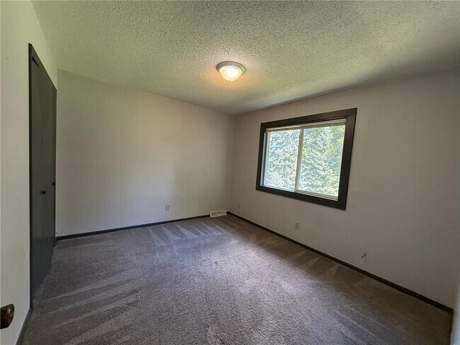 Building Photo - 415 Belle Aire Dr