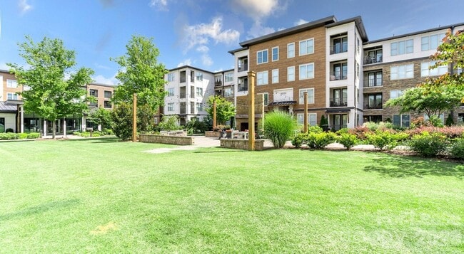 Building Photo - 6408 Providence Farm Ln