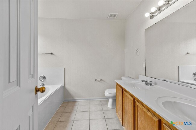 Building Photo - 5206 Oster Dr