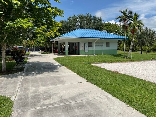 Building Photo - 3000 S Course Dr