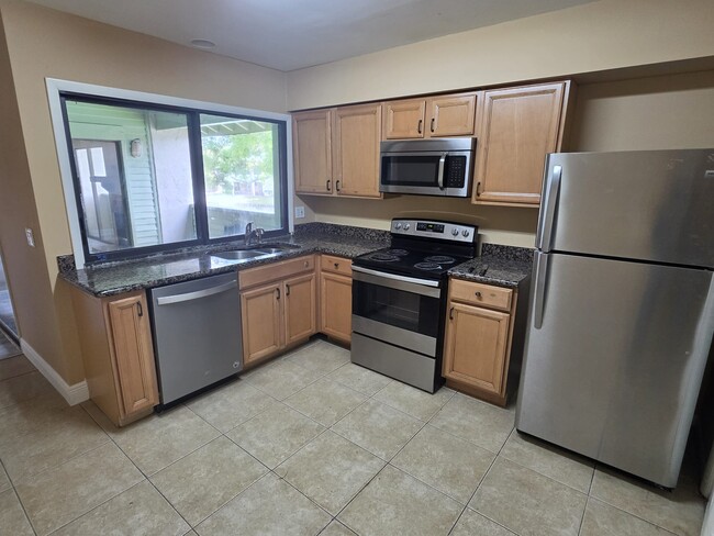 Building Photo - 4158 Pinelake Ln