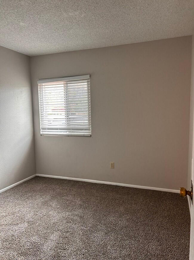 Building Photo - 729 E Cochise Dr