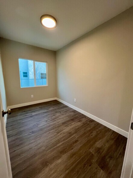 Building Photo - 4701 9th Ave