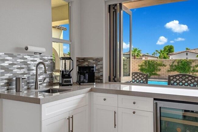 Building Photo - 54885 Madagascar Way