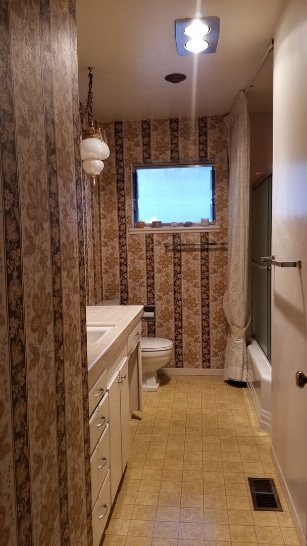 Building Photo - Central Roseville, Single Story Large Yard, Pool w/ Service 3 bedrooms, 2 baths,  1931sqft Gardne...