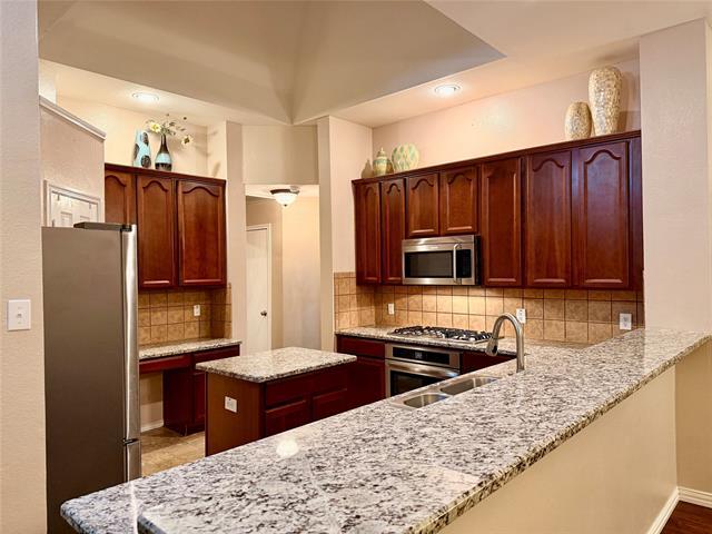 Building Photo - 3210 W Glenwood Dr