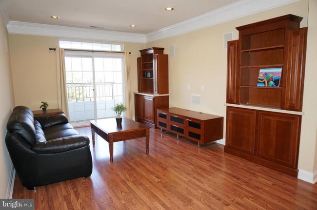 Building Photo - 5801 Clipper Ln