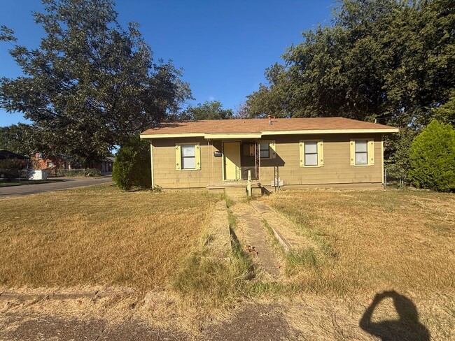 Primary Photo - Cozy 3 Bedroom Family Home