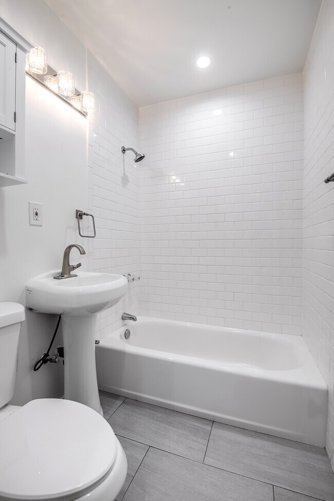 Bathroom - 118 38th Pl